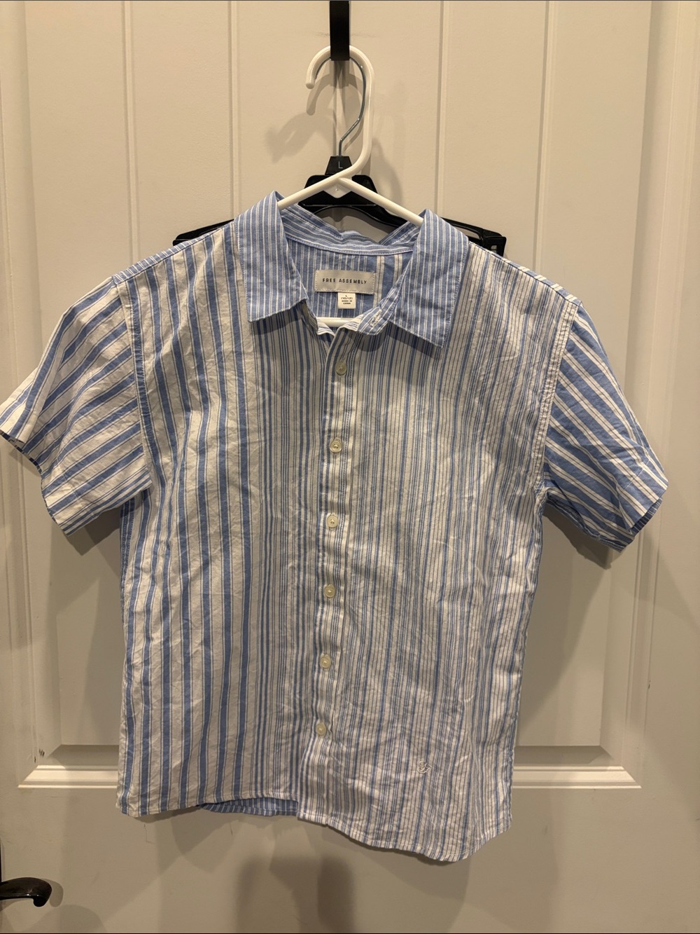 Free assembly Blue & White Striped Short-Sleeve Button-Down Shirt